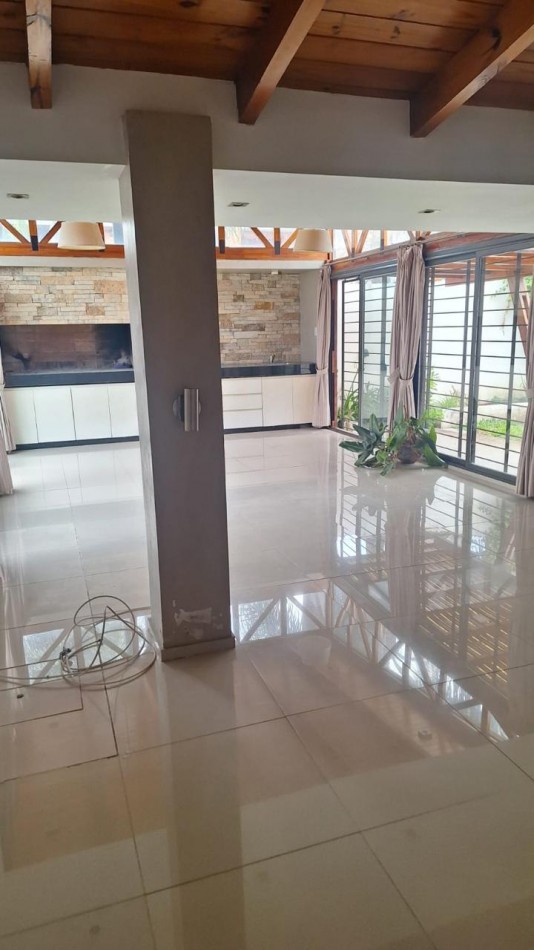 Imperdible!! Casa 3 dormitorios a mts de R. MARTINOLI - Excelente zona!!