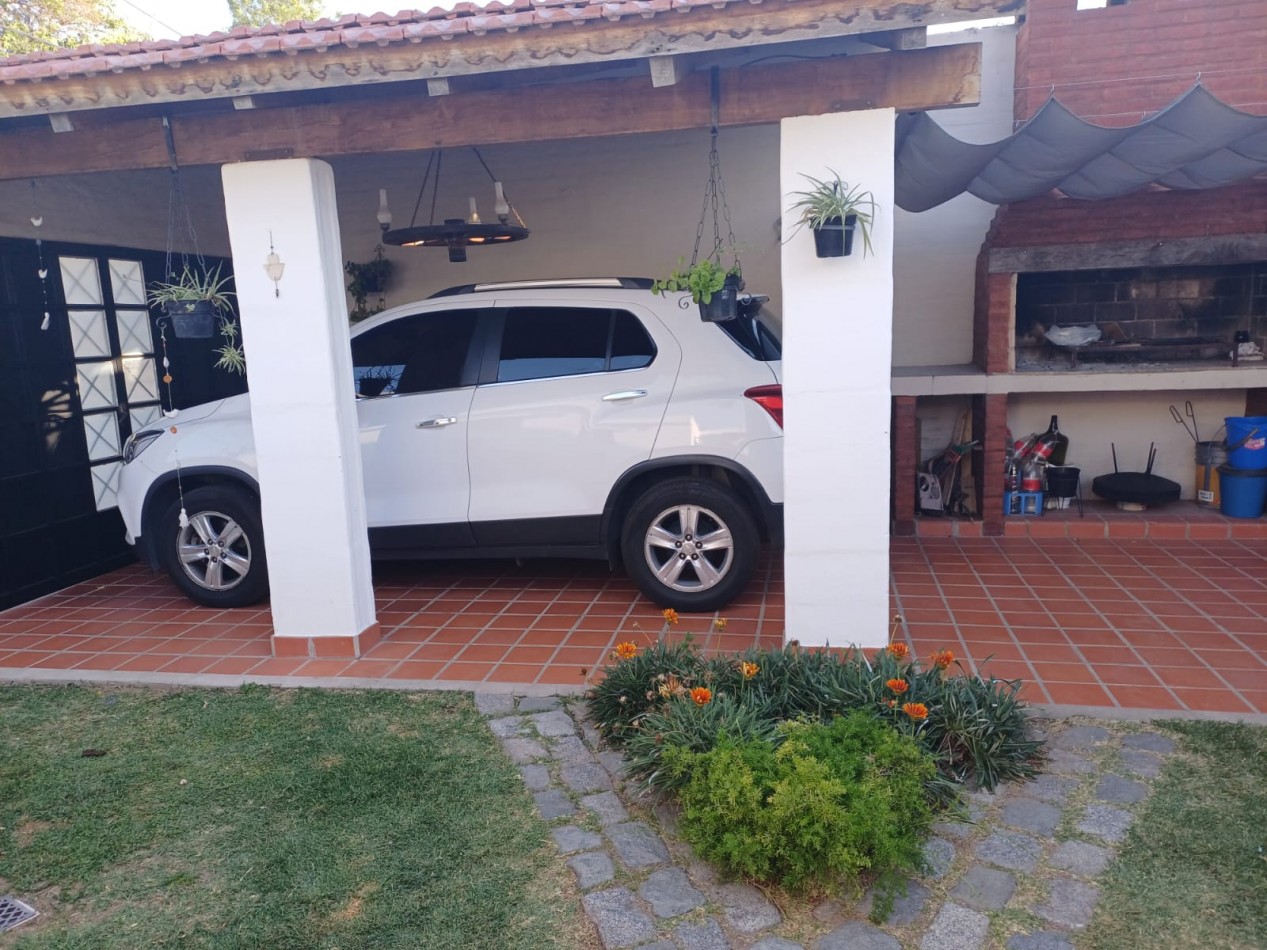 Imperdible!! Casa esquina 3 dormitorios  - Excelente zona residencial!!