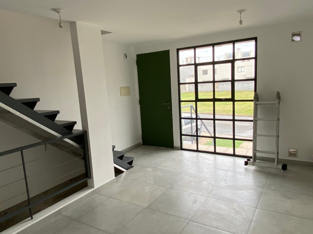 La Paya 2 - Tejas 2 -Alquiler excelente  Casa Triplex 