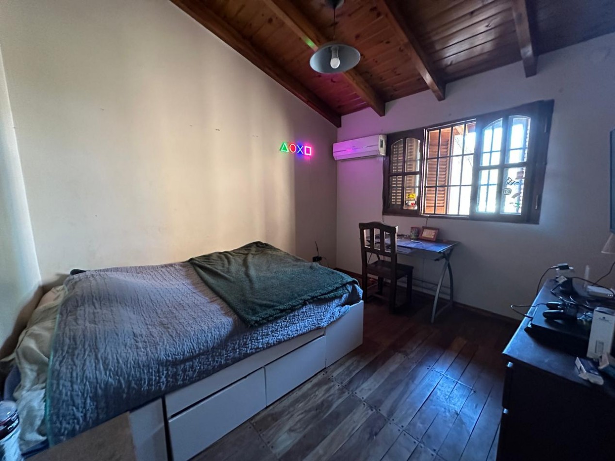 Villa Belgrano! En venta 4 dormitorios 2 baños, casa amplia con piscina!