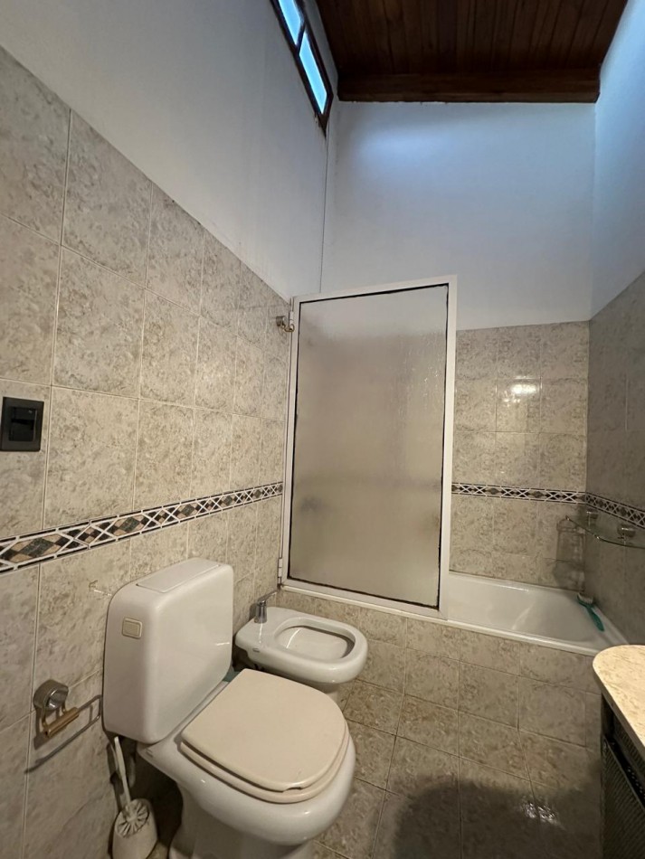 Villa Belgrano! En venta 4 dormitorios 2 baños, casa amplia con piscina!