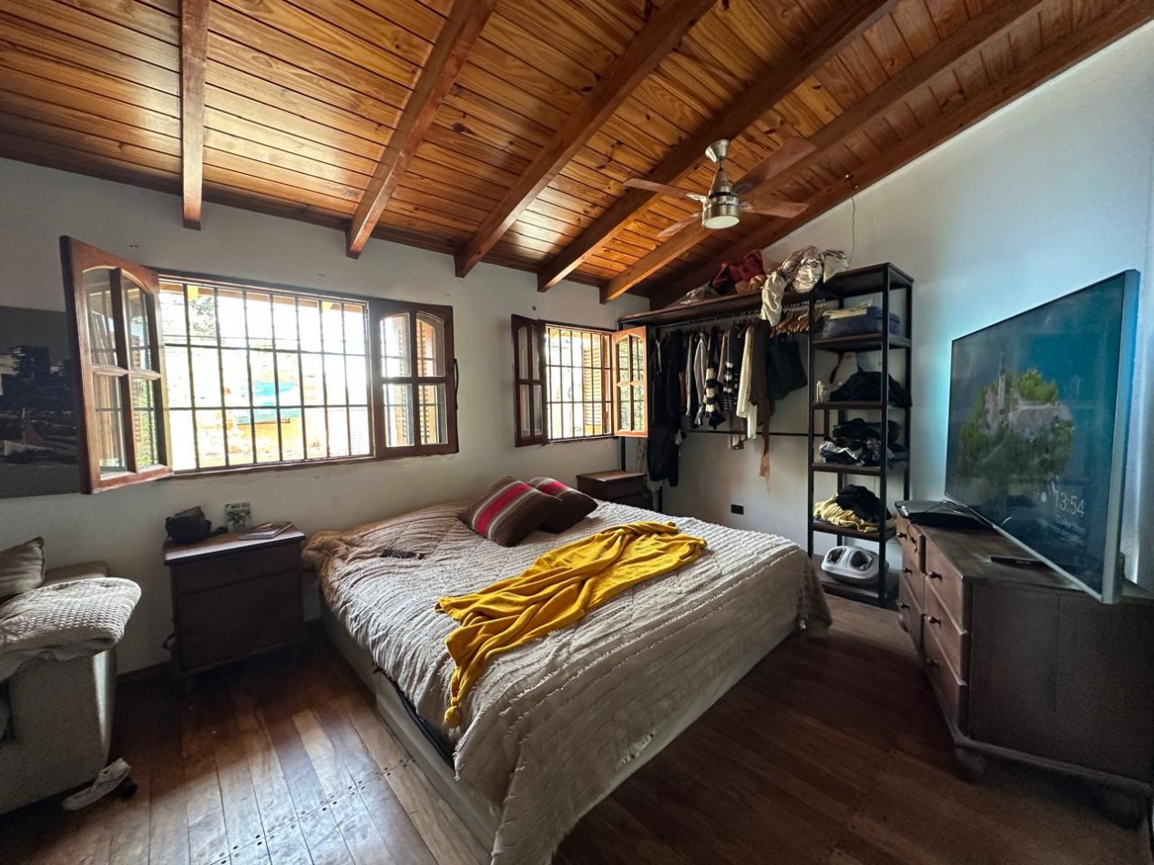 Villa Belgrano! En venta 4 dormitorios 2 baños, casa amplia con piscina!