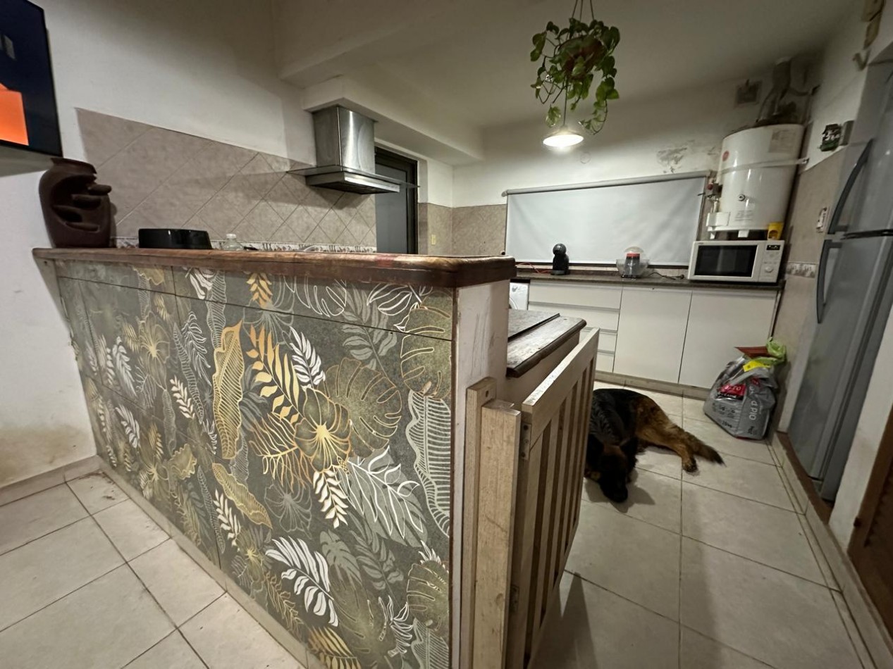 Villa Belgrano! En venta 4 dormitorios 2 baños, casa amplia con piscina!