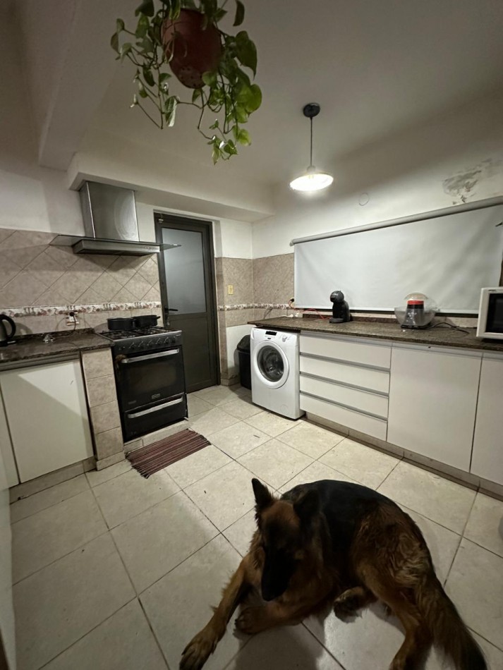 Villa Belgrano! En venta 4 dormitorios 2 baños, casa amplia con piscina!