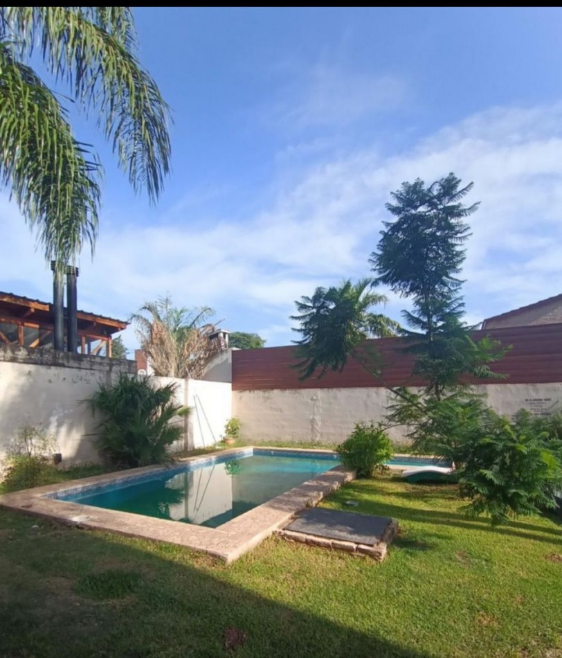 Villa Belgrano! En venta 4 dormitorios 2 baños, casa amplia con piscina!