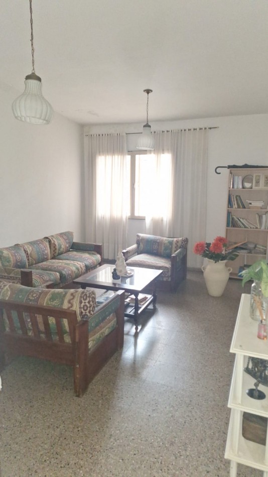 Imperdible!! Venta Casa 3 dormitorios 1 baños- Excelente zona!! APTO CREDITO