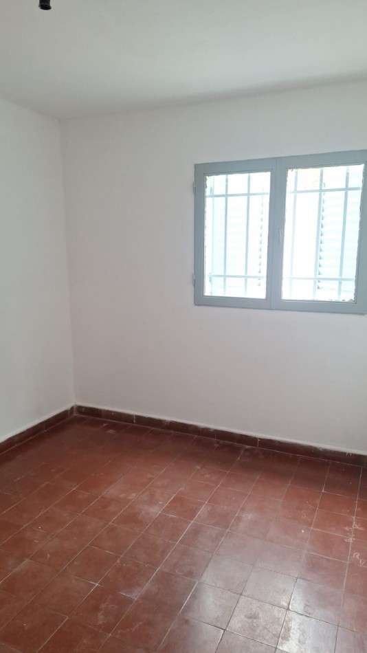 Imperdible!! Alquiler Casa 1 dormitorios 1 escritorio 1 baño- Excelente zona!!