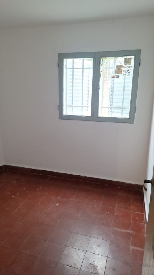 Imperdible!! Alquiler Casa 1 dormitorios 1 escritorio 1 baño- Excelente zona!!