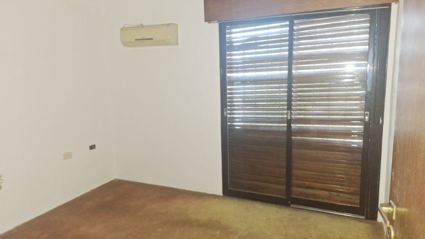 Oportunidad!! Barrio Colon! En venta Casa 3 dormitorios 2 baños