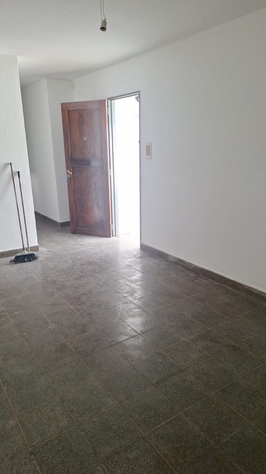 Parque Latino! Alquiler casa 3 dormitorios 2 baños con Patio, muy amplia!
