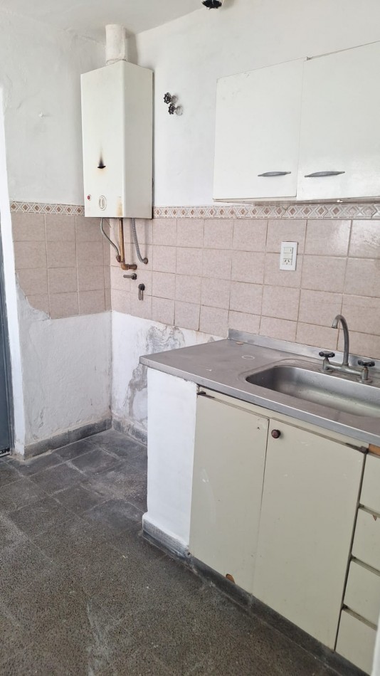 Parque Latino! Alquiler casa 3 dormitorios 2 baños con Patio, muy amplia!