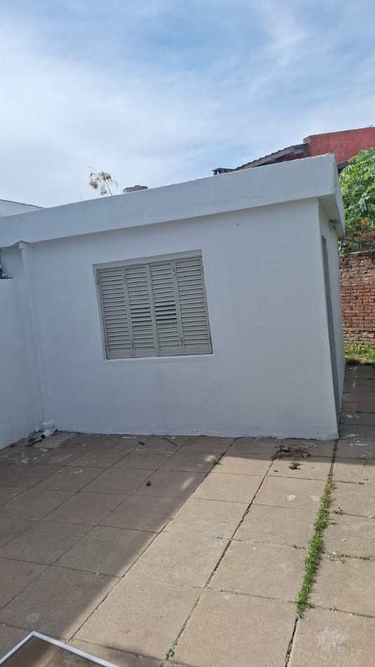 Parque Latino! Alquiler casa 3 dormitorios 2 baños con Patio, muy amplia!