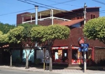 Jardin Espinosa-CASA esquina DE 3 PLANTAS + DOS COCHERAS + 2 LOCALES
