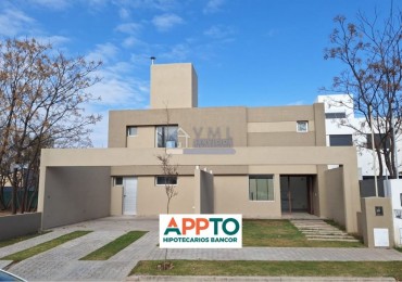 JARDIN DE LAS TEJAS! CASA 3 DORMITORIOS EN 2 PLANTAS DET. CALIDAD ESPECTACULAR!