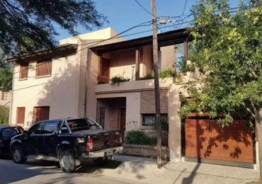 Villa Belgrano! En venta 4 dormitorios 2 baños, casa amplia con piscina!